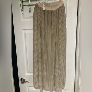 American Eagle Ombré holiday skirt with glitter accents and tailors pleats.